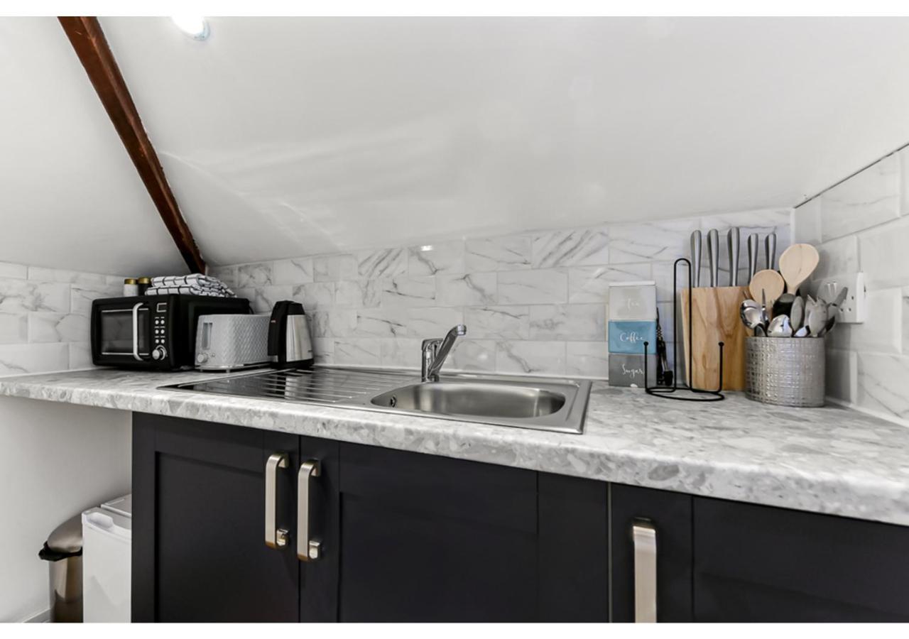Sleek And Modern Studio With Minimalist Vibe Daire Chelmsford Dış mekan fotoğraf